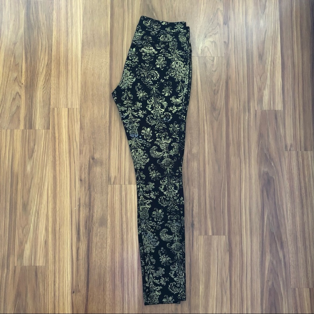 HUE Legging with Gold Appliqué - Size S - Picture 2 of 7
